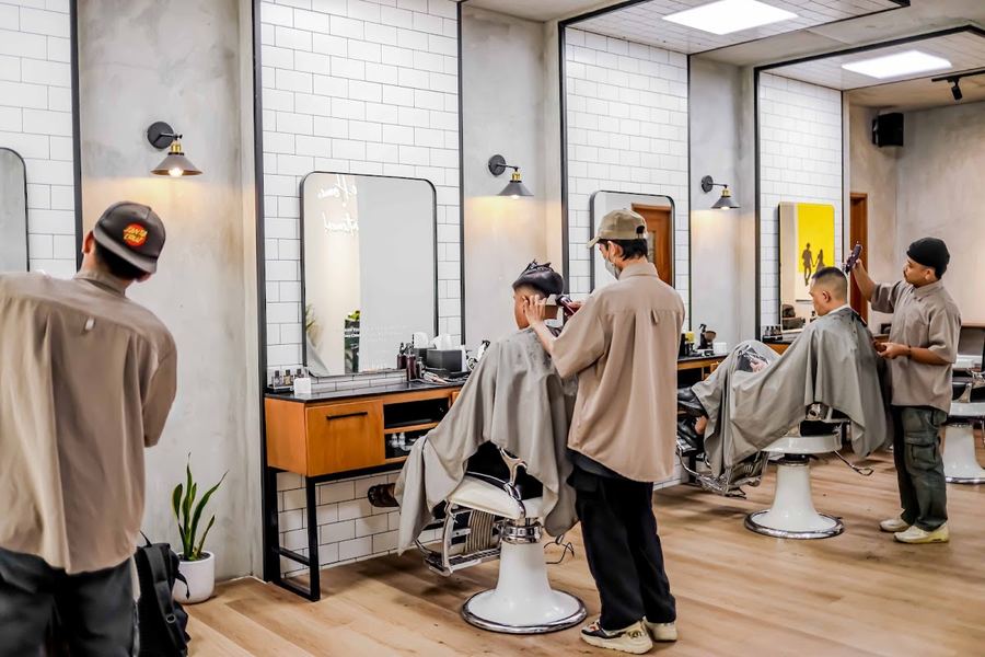 CHIEF Barbershop Pakubuwono interior