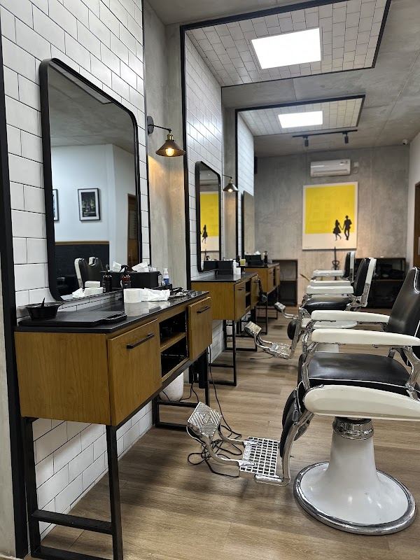 CHIEF Barbershop Pakubuwono interior
